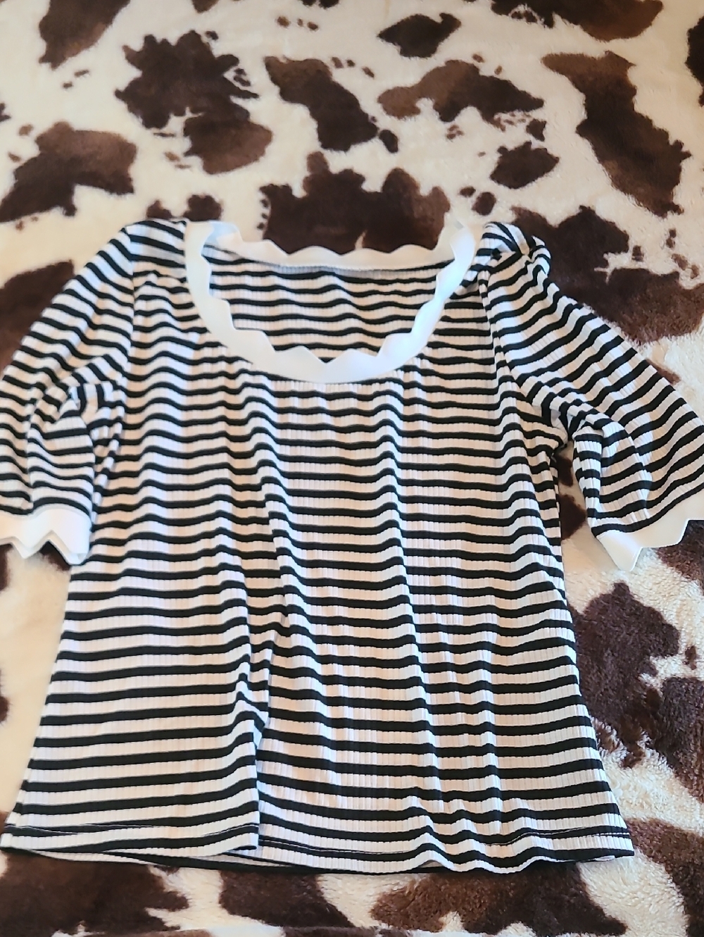 Source Unknown Black and White Striped Short Sleeve Top